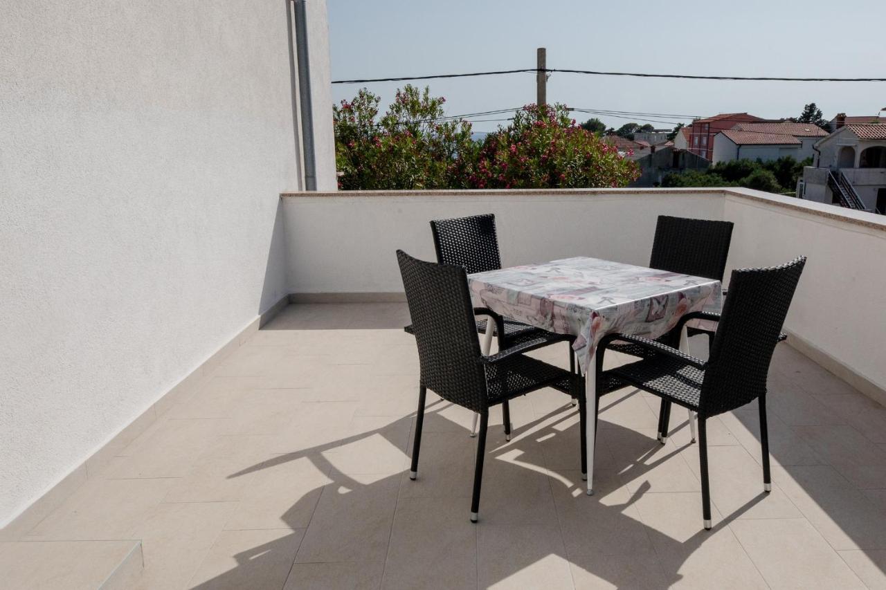 Apartments Mladenka In Banjol Ngoại thất bức ảnh