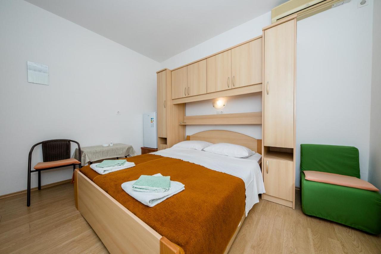 Apartments Mladenka In Banjol Ngoại thất bức ảnh